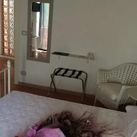 فندق مبيت وإفطار Le Di Rosanna مارينا دي جيويسا يونيكا