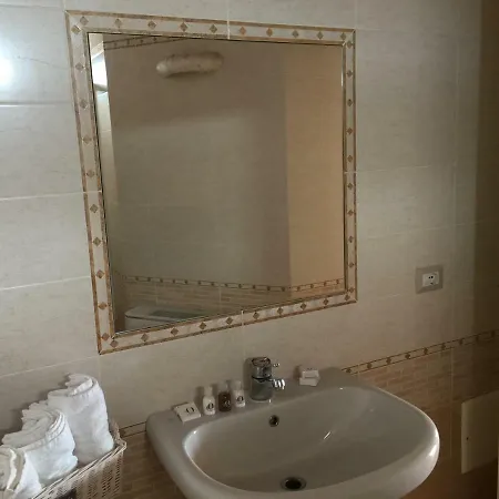 Le Di Rosanna 마리나디지오이사이오니카