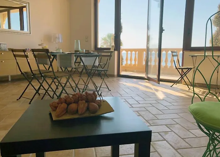 Le Di Rosanna מרינה די ג'ויוסה איוניקה