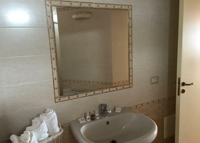 Le Di Rosanna מרינה די ג'ויוסה איוניקה