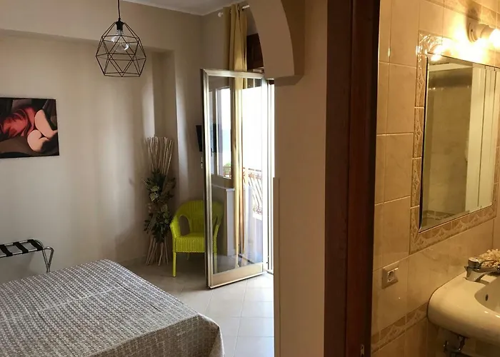 לינה וארוחת בוקר Le Di Rosanna מרינה די ג'ויוסה איוניקה